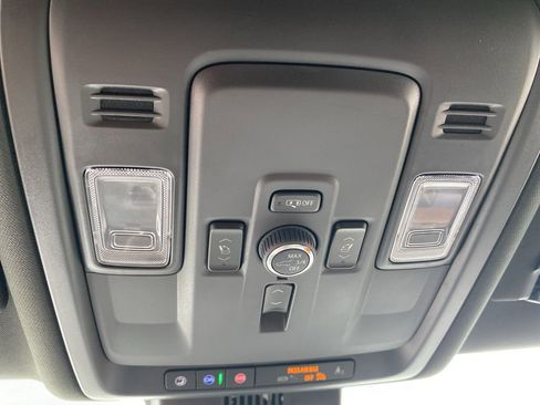 Used 2025 GMC Yukon XL Denali AWD/4WD image 22