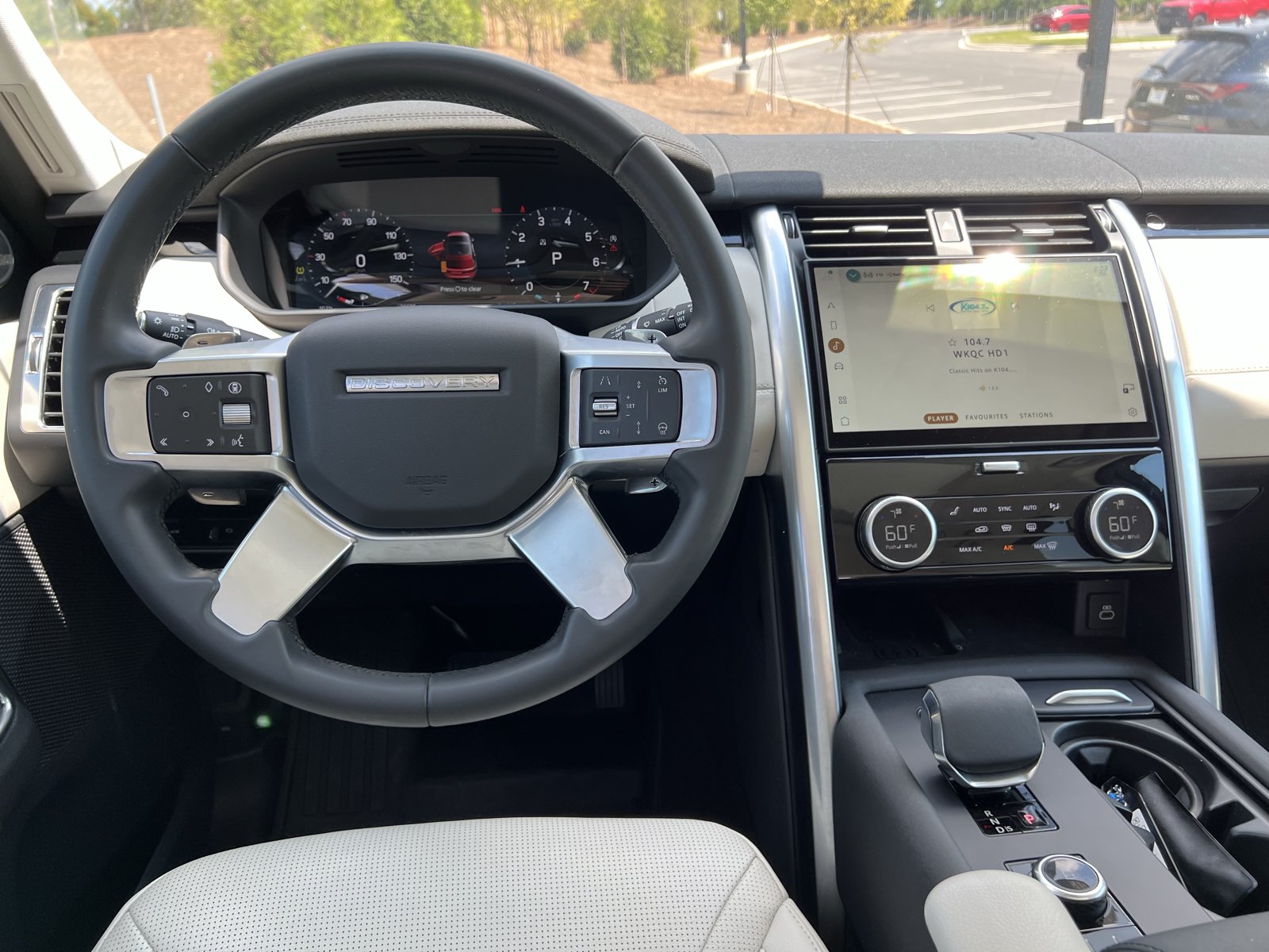 Used 2024 Land Rover Discovery S AWD/4WD image 29