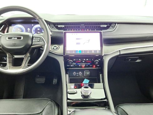 Used 2023 Jeep Grand Cherokee L Limited w/ Luxury Tech Group II AWD/4WD image 12
