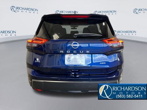 Used 2025 Nissan Rogue SV image 4
