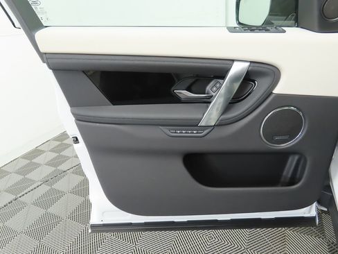 Used 2025 Land Rover Discovery Sport S image 24