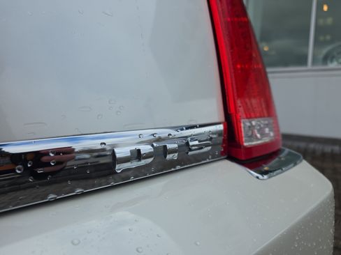 Used 2011 Cadillac DTS Luxury image 12