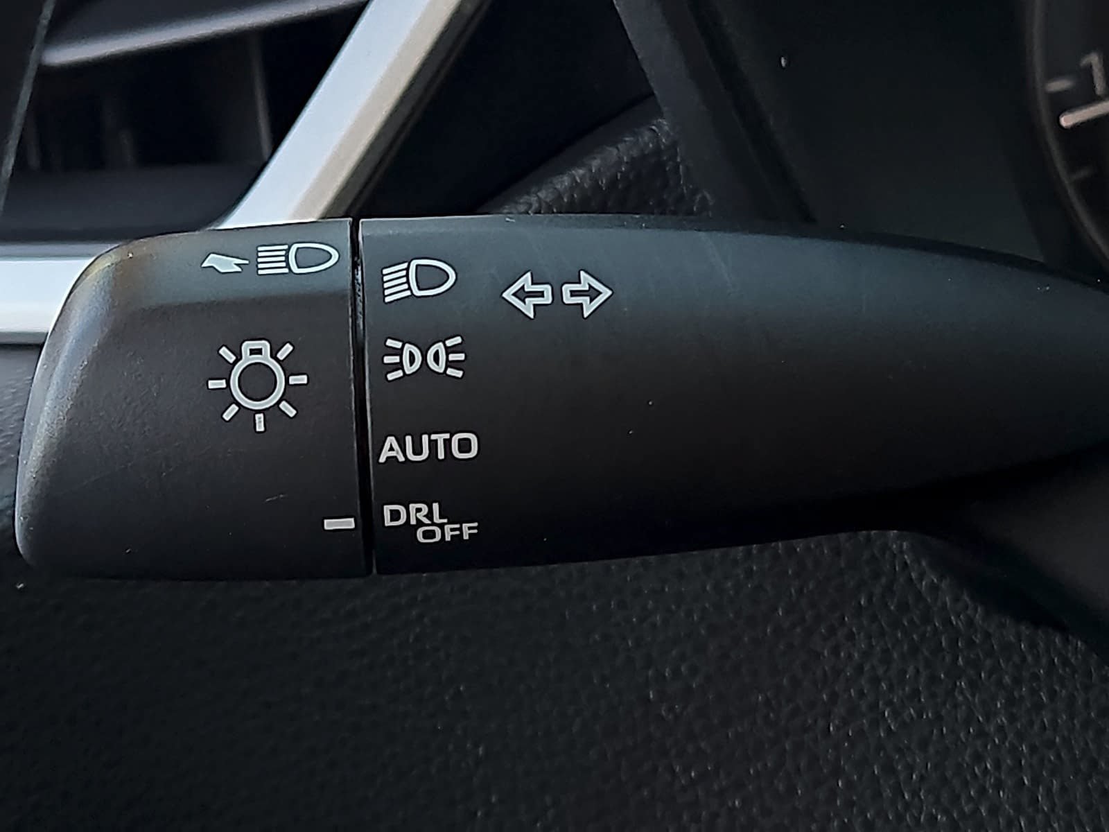 Used 2025 Toyota Corolla LE FWD image 18