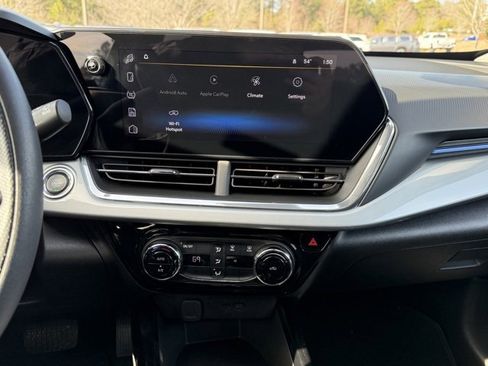 Used 2025 Chevrolet Trax LT image 20