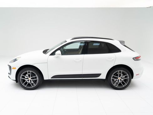 Used 2025 Porsche Macan image 2