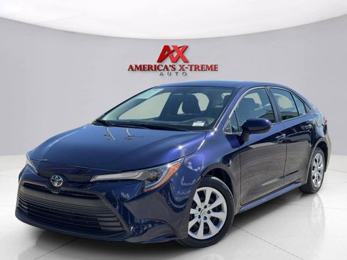 Used 2025 Toyota Corolla LE FWD image 1