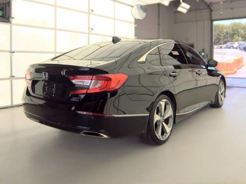 Used 2018 Honda Accord Touring image 4