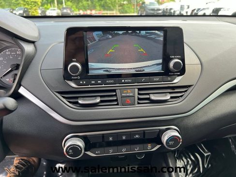 Used 2022 Nissan Altima 2.5 S FWD image 12