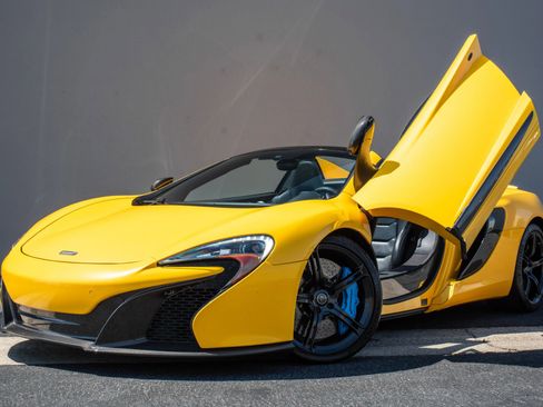 Used 2015 McLaren 650S Spider image 1