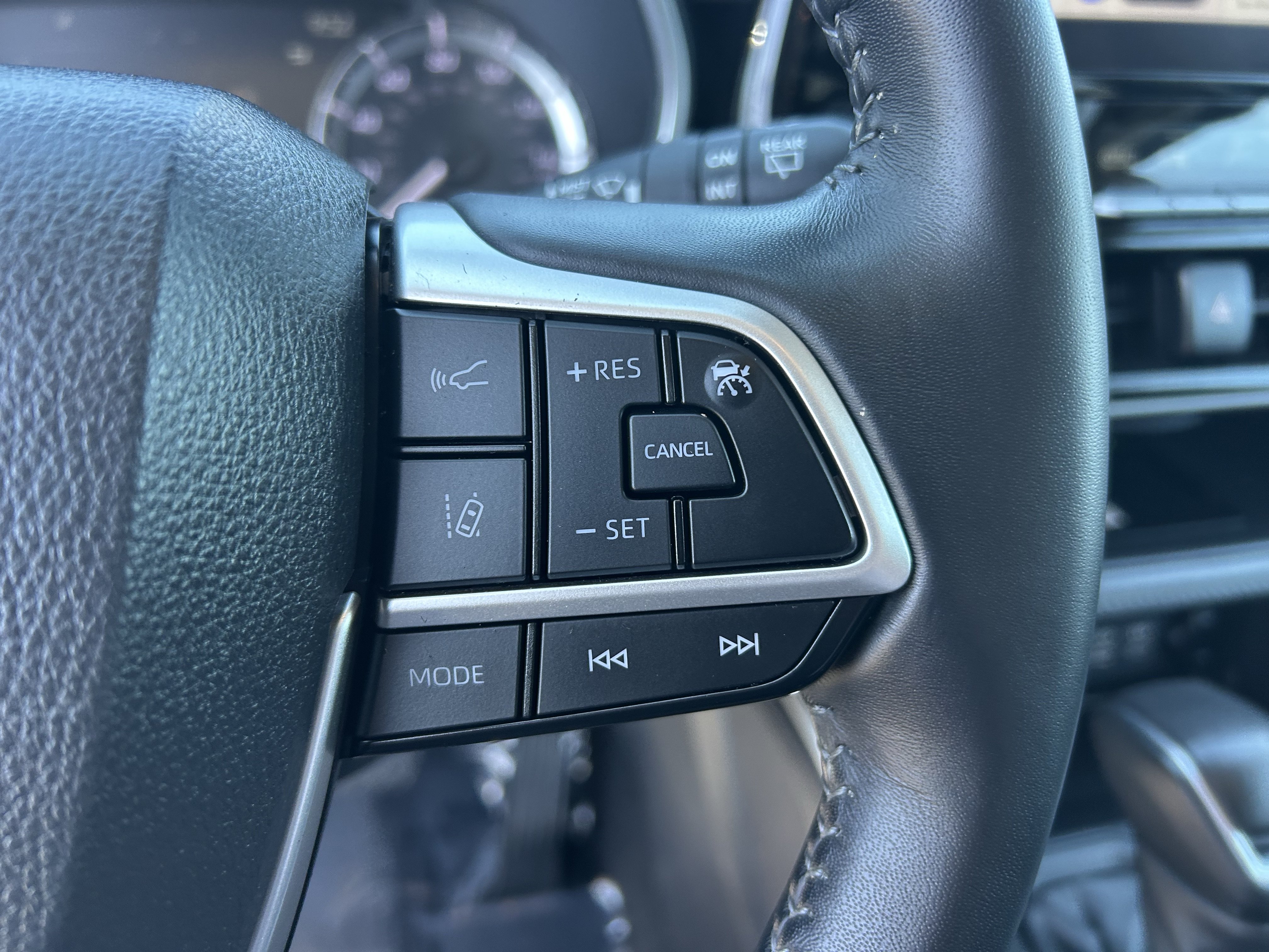 Used 2023 Toyota Highlander XLE FWD image 29