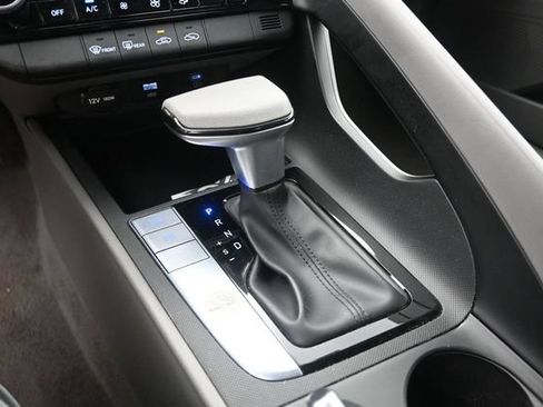 Used 2024 Hyundai Elantra SEL FWD image 28