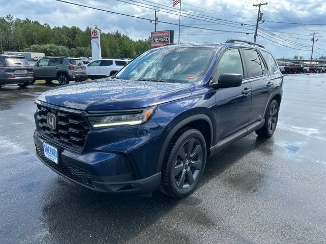 Used 2025 Honda Pilot Sport image 3