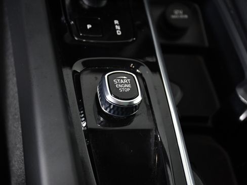 Used 2025 Volvo XC60 B5 Plus image 17