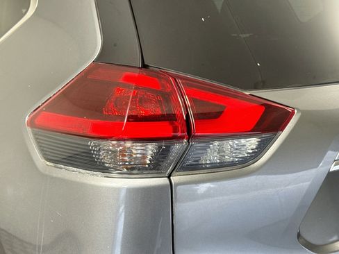 Used 2020 Nissan Rogue SV AWD/4WD image 36