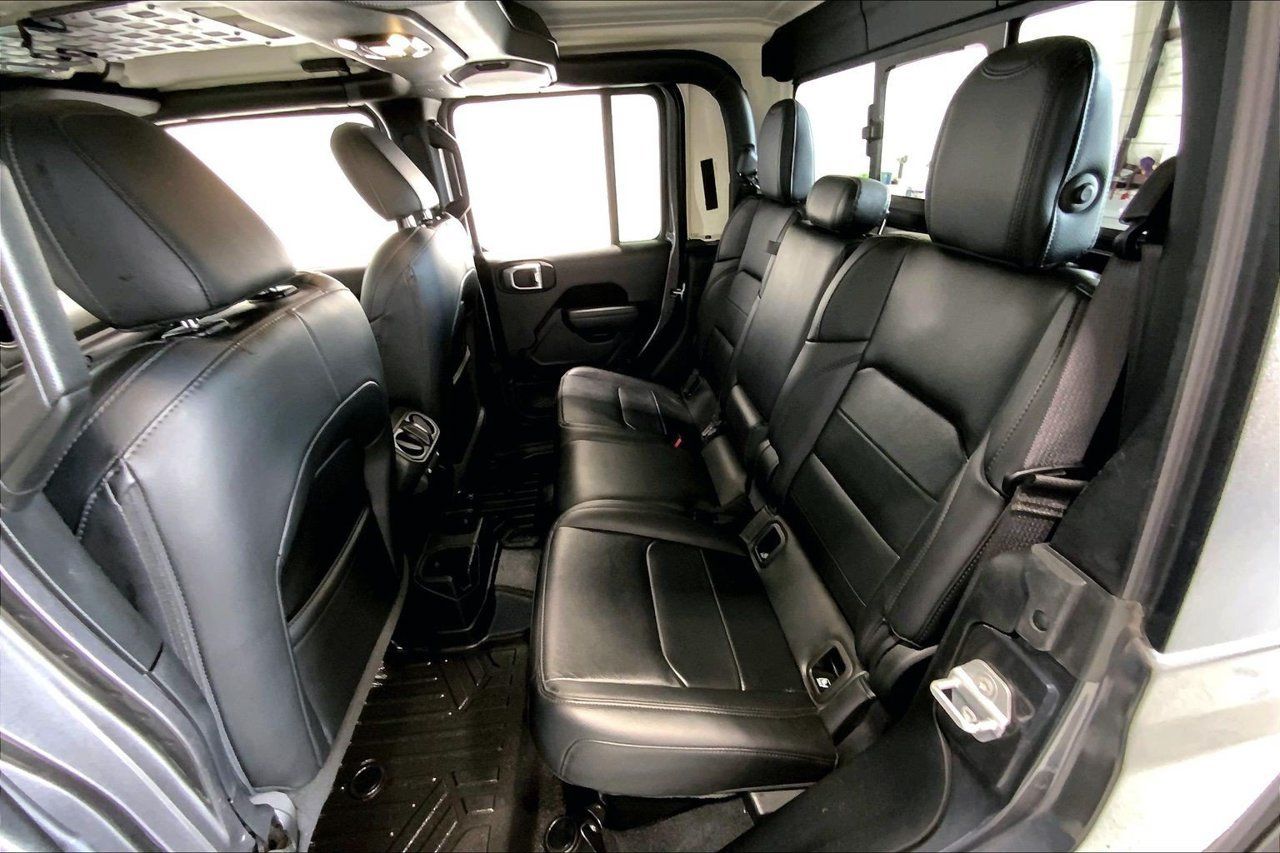 Used 2022 Jeep Gladiator Sport AWD/4WD image 19