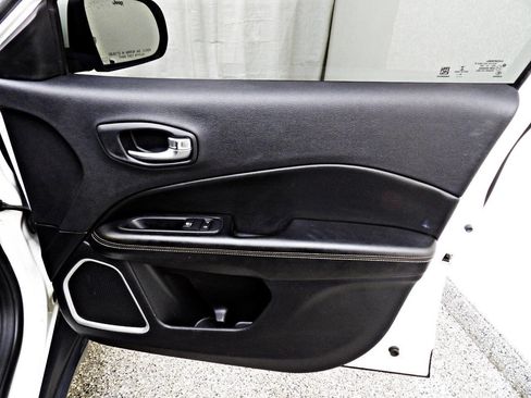 Used 2021 Jeep Compass Latitude image 11