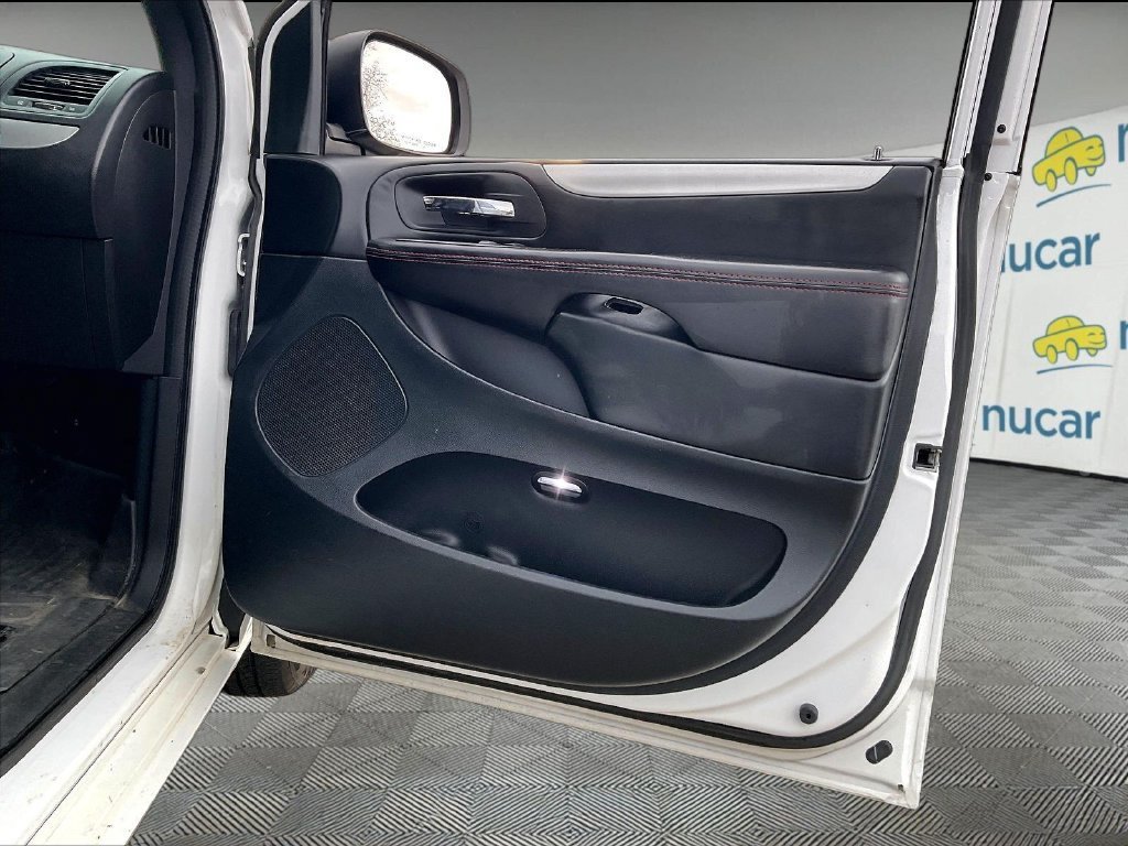 Used 2019 Dodge Grand Caravan GT FWD image 11