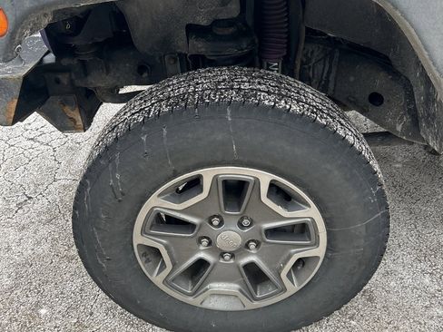 Used 2018 Jeep Wrangler Rubicon w/ Power Convenience Group image 15