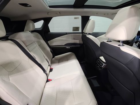 Used 2026 Lexus RX 450h AWD w/ Convenience Package image 39