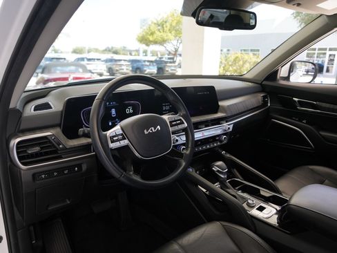 Used 2024 Kia Telluride EX w/ EX Captain's Chair Package FWD image 8