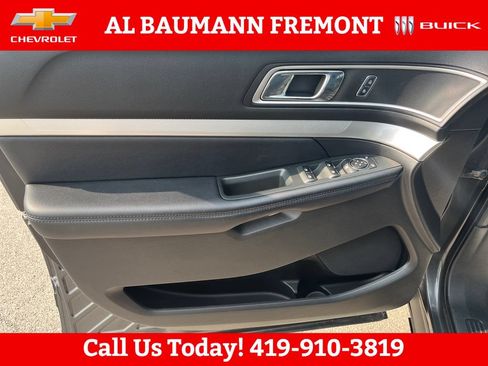 Used 2017 Ford Explorer XLT w/ Equipment Group 202A FWD image 10