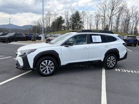 Certified 2025 Subaru Outback Premium AWD/4WD image 4