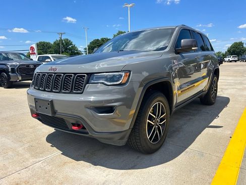 Used 2020 Jeep Grand Cherokee Trailhawk w/ Trailhawk Luxury Group AWD/4WD image 3