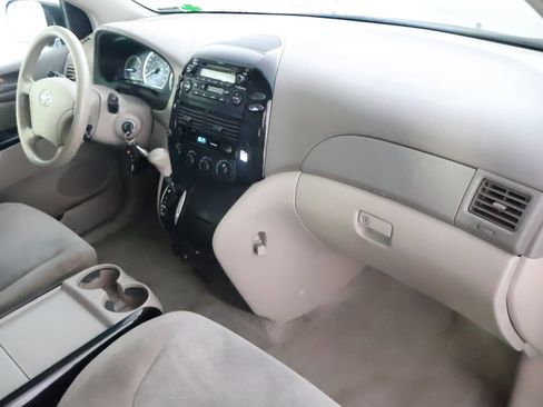 Used 2004 Toyota Sienna LE FWD image 50
