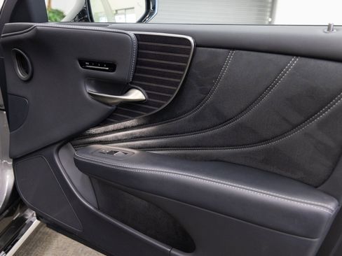 Used 2020 Lexus LS 500 w/ Accessory Package (Z2) image 21