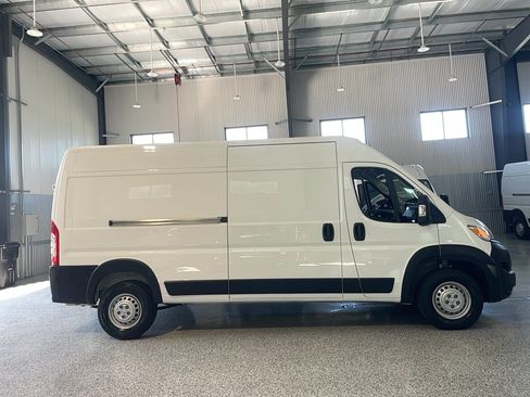 Used 2026 RAM ProMaster 2500 w/ Convenience Group FWD image 4