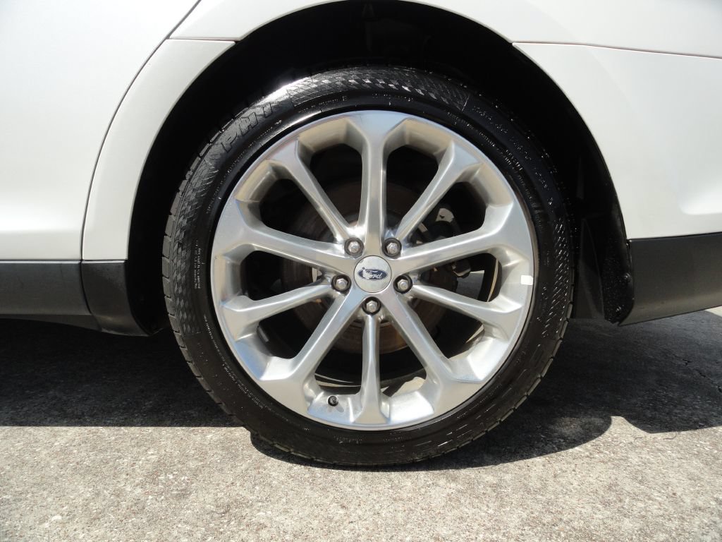 Used 2015 Ford Taurus Limited w/ Equipment Group 301A FWD image 27