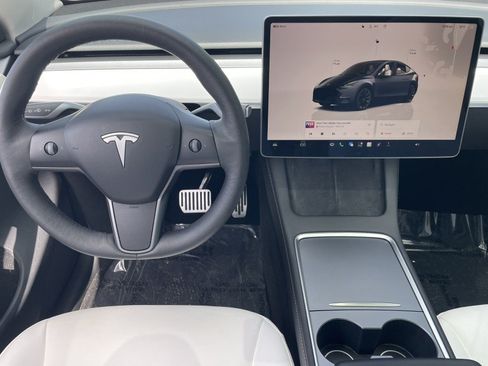 Used 2024 Tesla Model Y Long Range AWD/4WD image 14