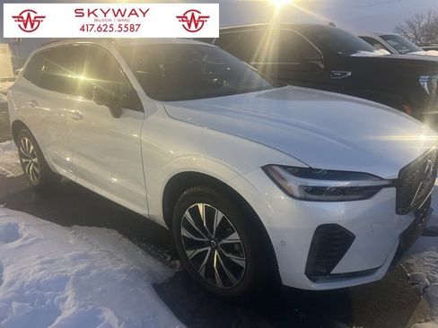 Used 2023 Volvo XC60 B5 Plus image 1