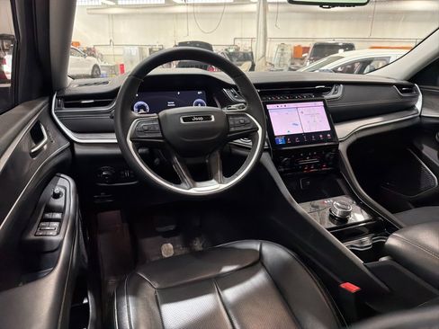 Used 2023 Jeep Grand Cherokee L Limited w/ Luxury Tech Group II image 10