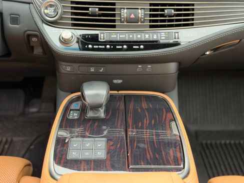 Used 2023 Lexus LS 500 AWD w/ Luxury Package image 17