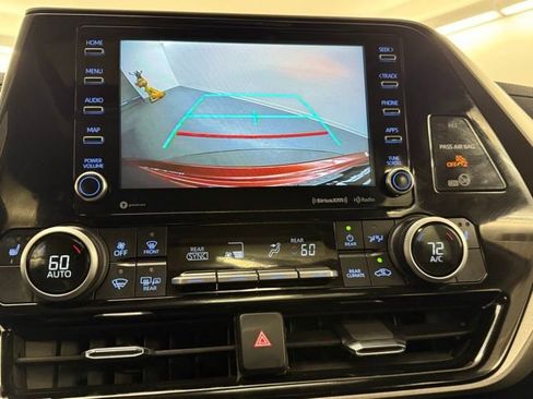 Used 2021 Toyota Highlander XLE image 23