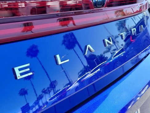 Used 2022 Hyundai Elantra SEL w/ Convenience + Premium Package FWD image 7