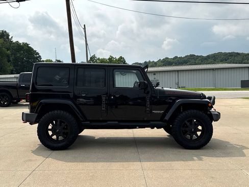 Used 2014 Jeep Wrangler Unlimited Rubicon w/ Connectivity Group AWD/4WD image 15