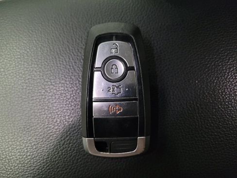 Used 2018 Ford Fusion SE FWD image 32