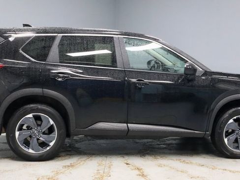 Certified 2025 Nissan Rogue SV FWD image 11