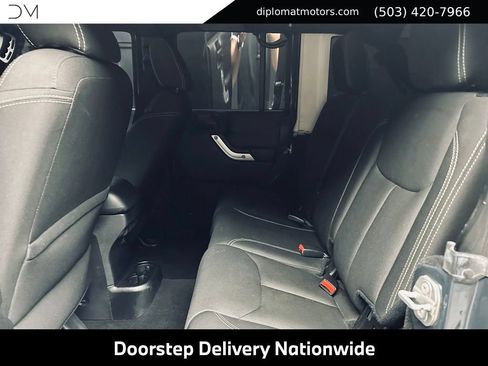 Used 2017 Jeep Wrangler Unlimited Rubicon w/ Connectivity Group AWD/4WD image 21