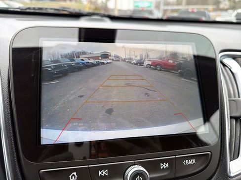 Used 2018 Chevrolet Malibu LT image 17