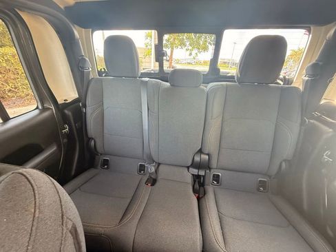 Certified 2025 Jeep Gladiator Sport image 26