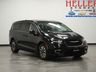 Used 2023 Chrysler Pacifica Touring-L