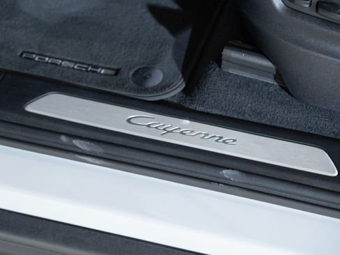 Certified 2023 Porsche Cayenne AWD/4WD image 11