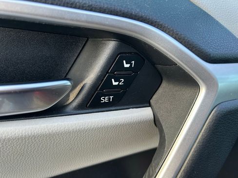 Used 2020 Toyota RAV4 XLE Premium image 18