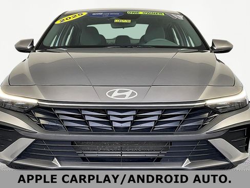 Used 2025 Hyundai Elantra SE FWD image 2