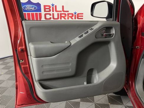 Used 2017 Nissan Frontier SV w/ SV Value Truck Package RWD image 12