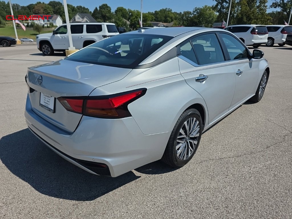 Used 2025 Nissan Altima 2.5 SV FWD image 14