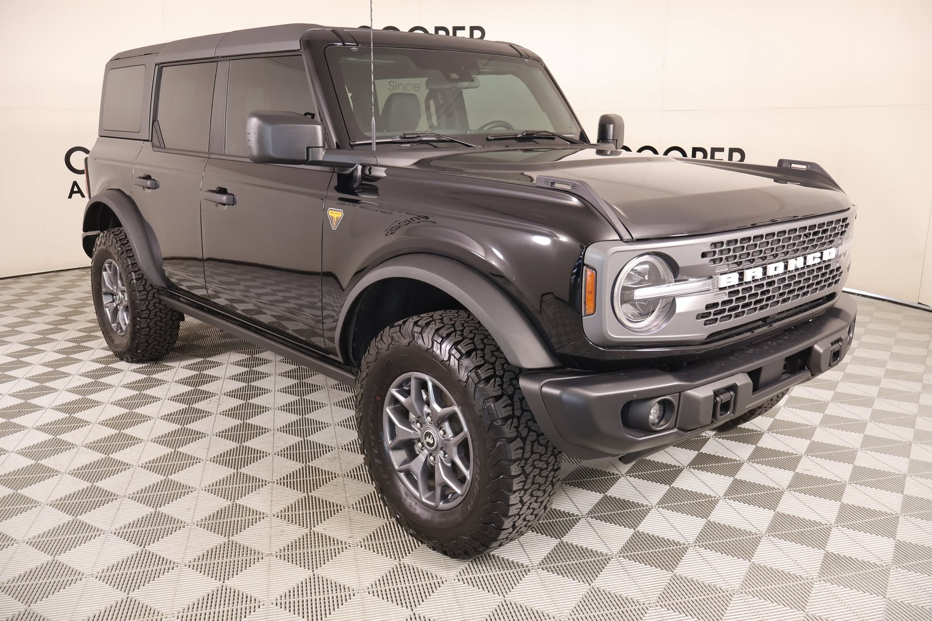 Used 2025 Ford Bronco Badlands AWD/4WD image 1